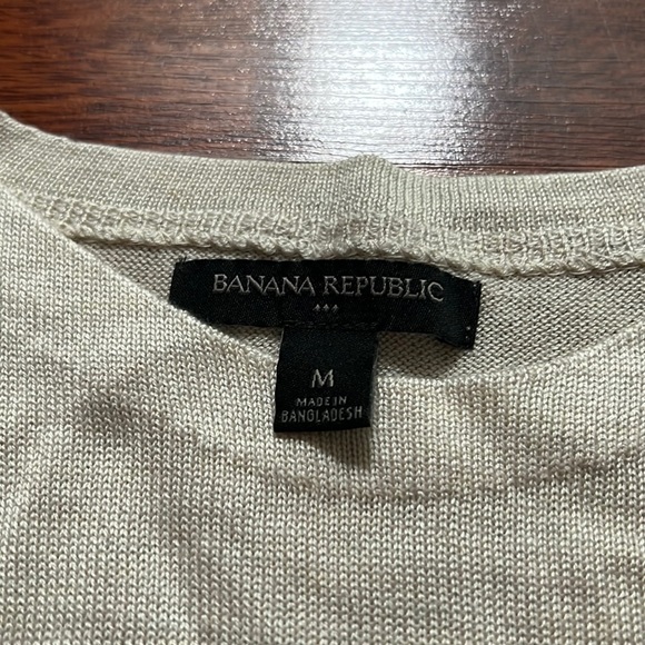 Banana Republic - Sleeveless Sweater - Picture 2 of 2